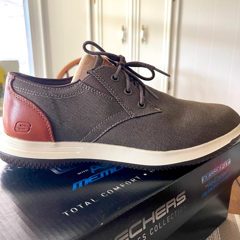 Skechers mens size 7